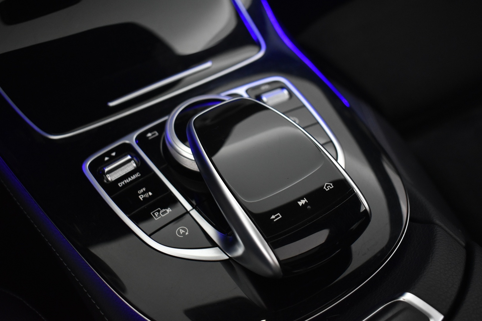 MERCEDES-BENZ E 2019