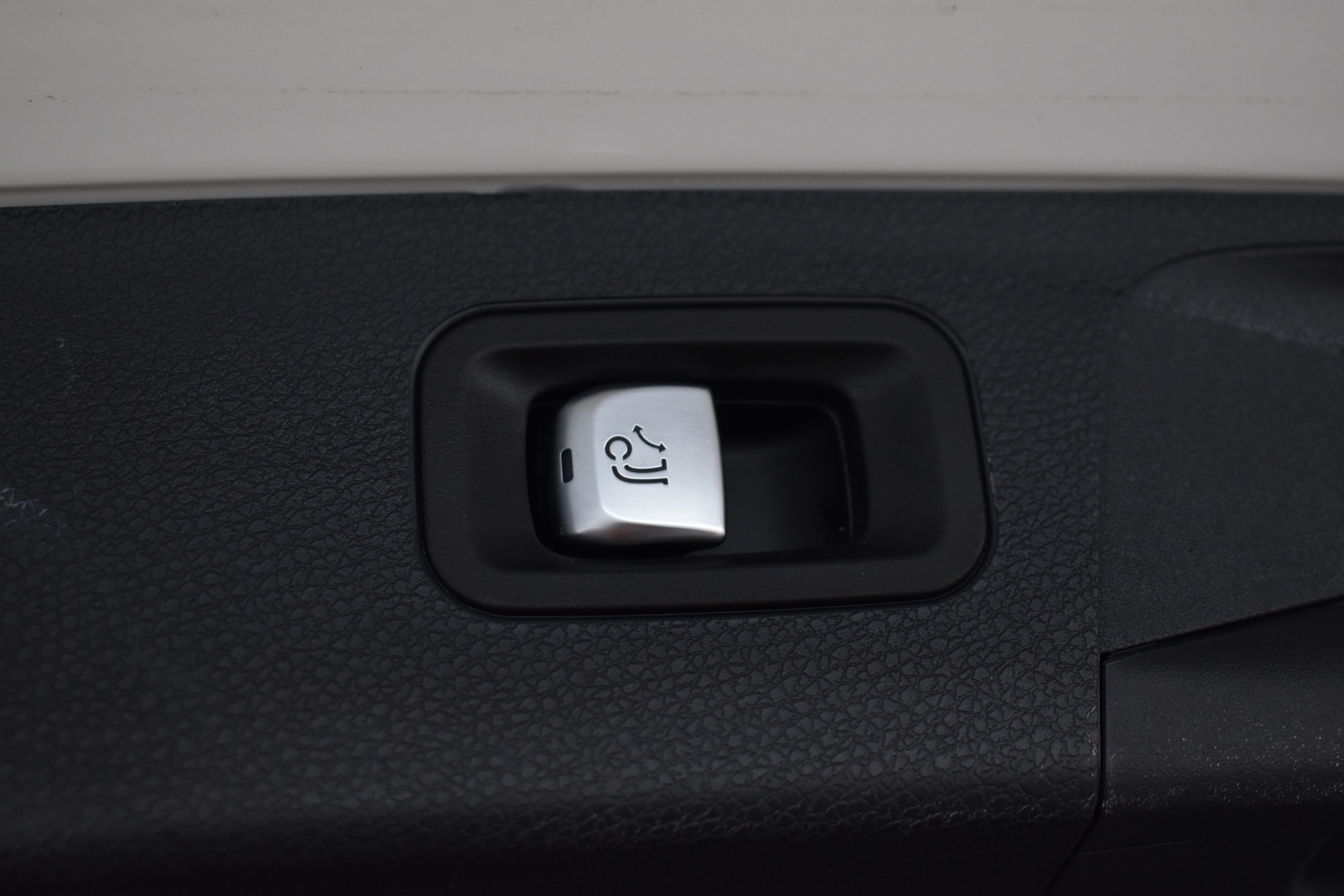 MERCEDES-BENZ E 2019