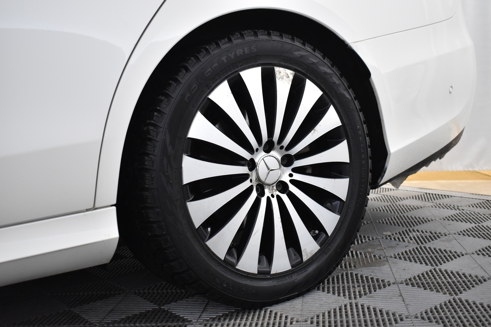 MERCEDES-BENZ E 2019