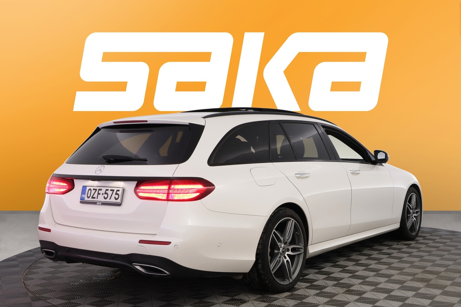 MERCEDES-BENZ E 2019