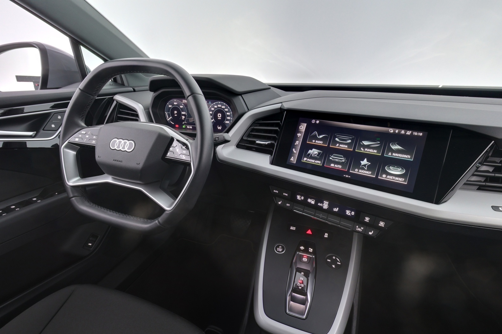 AUDI Q4 e-tron 2022