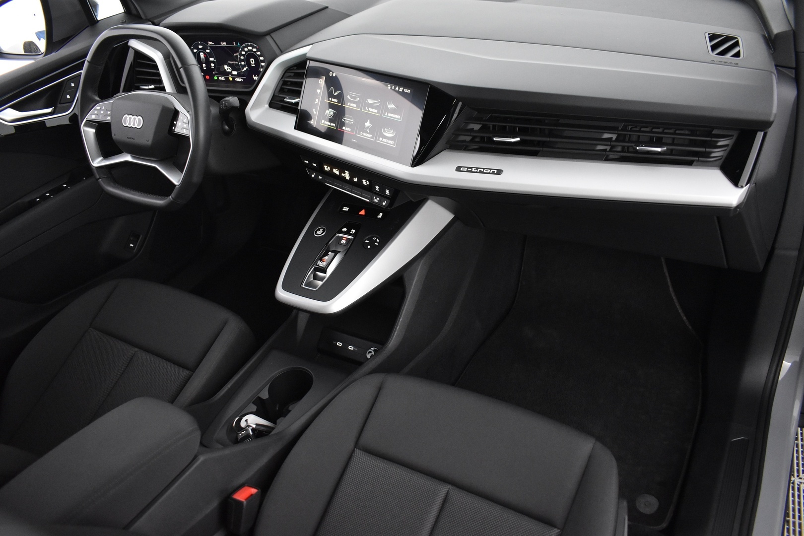 AUDI Q4 e-tron 2022