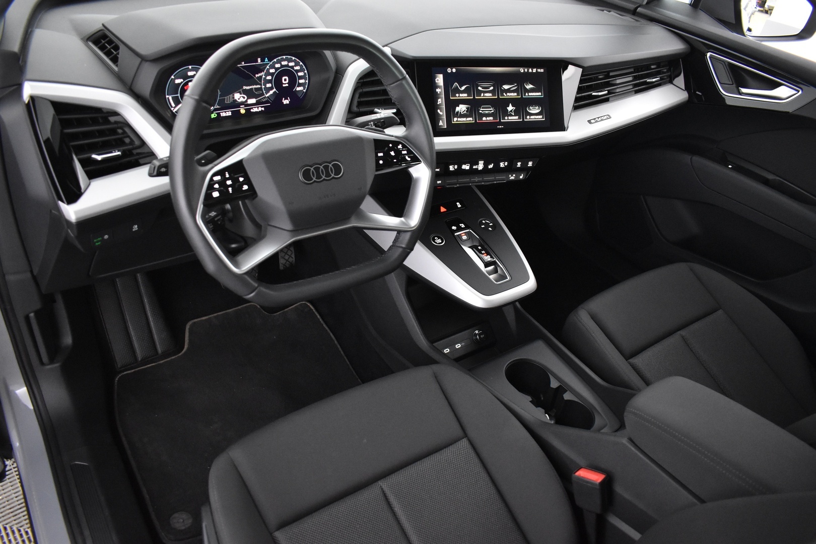 AUDI Q4 e-tron 2022
