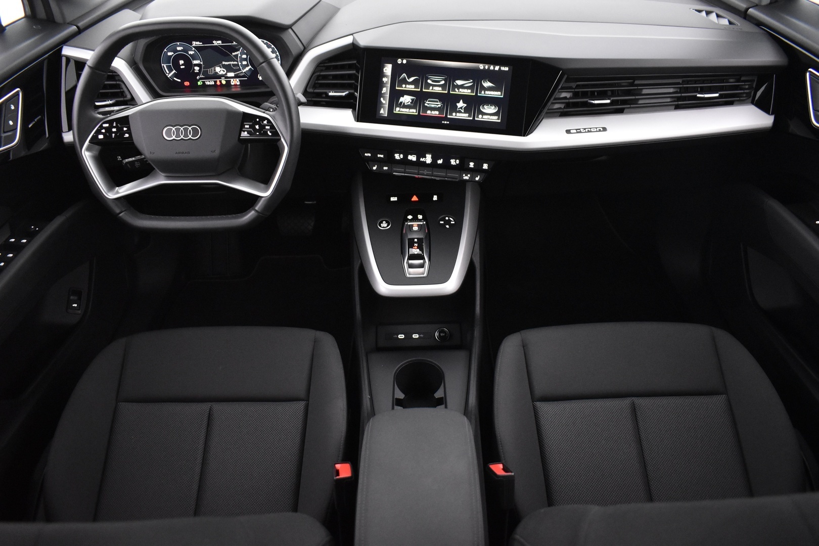 AUDI Q4 e-tron 2022