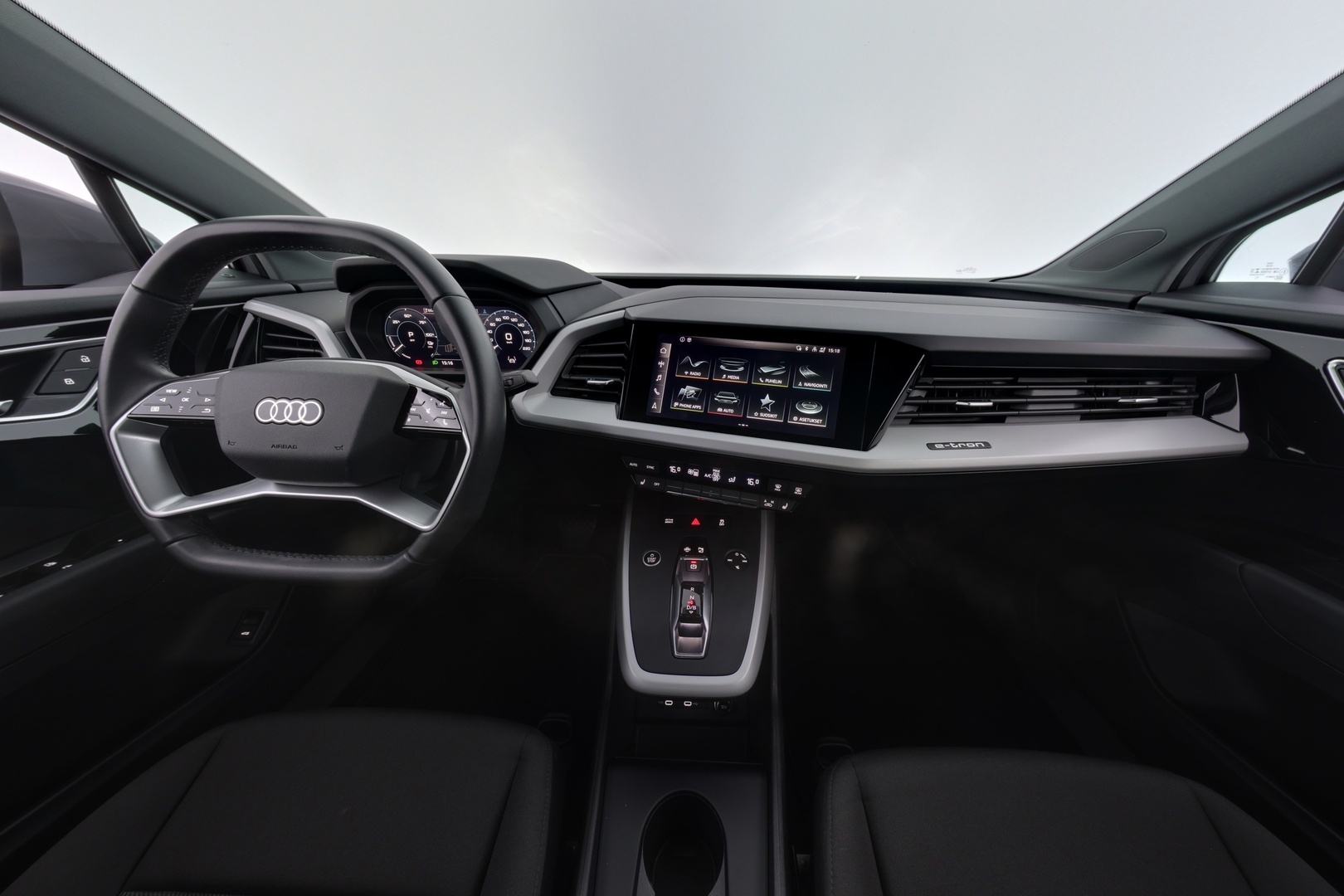 AUDI Q4 e-tron 2022