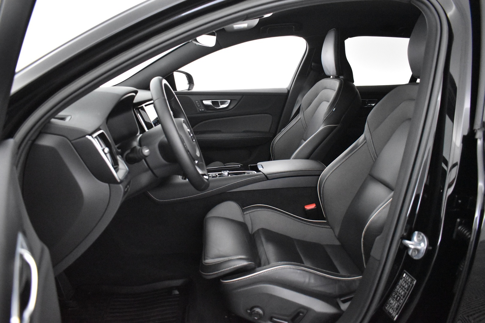 VOLVO V60 2023