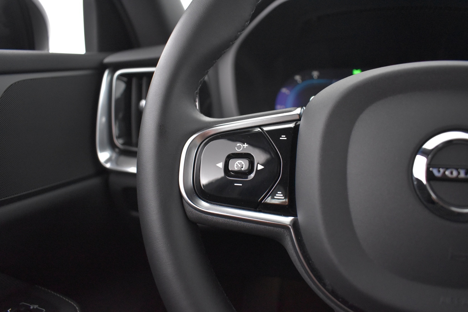 VOLVO V60 2023