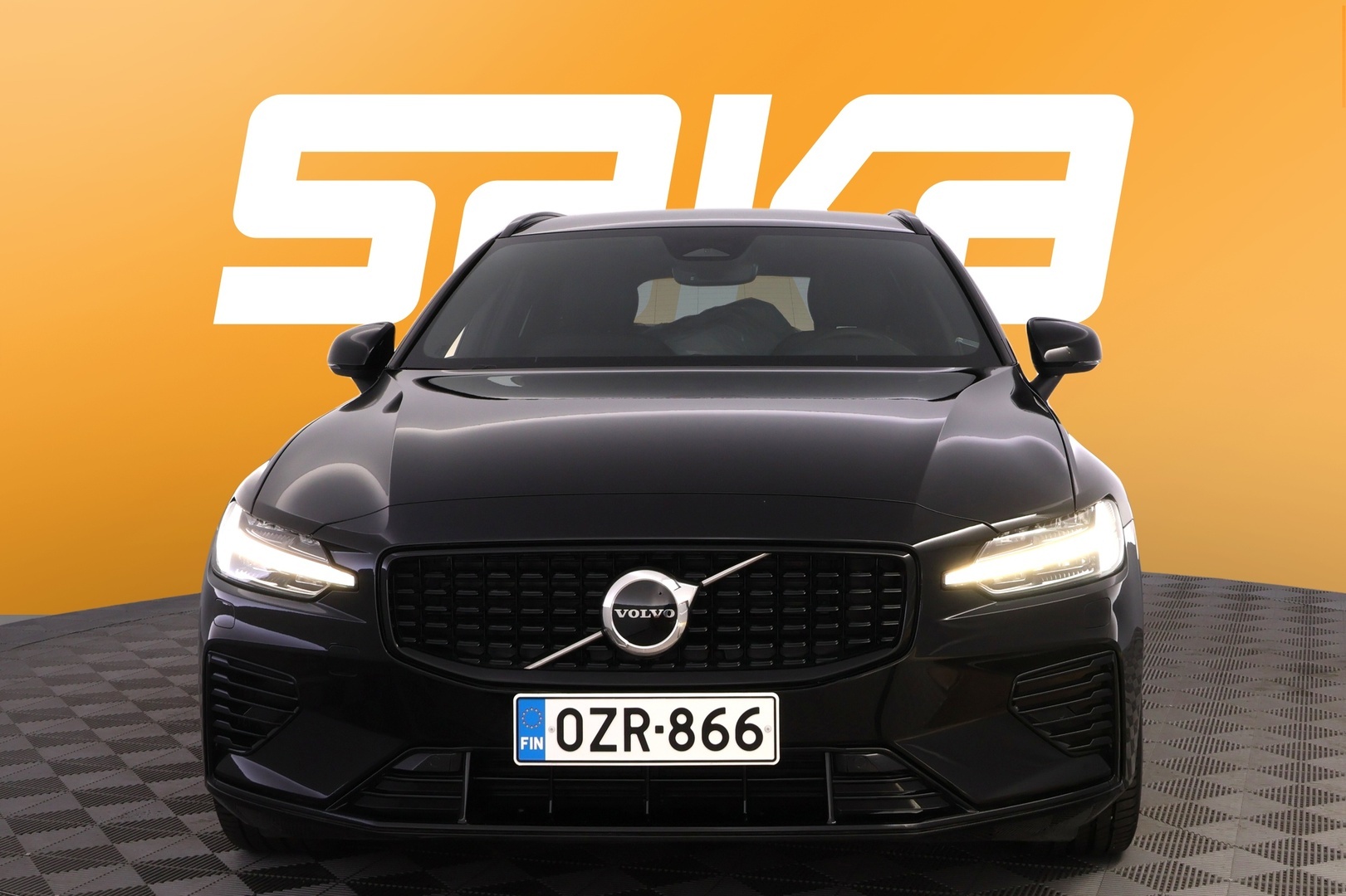 VOLVO V60 2023