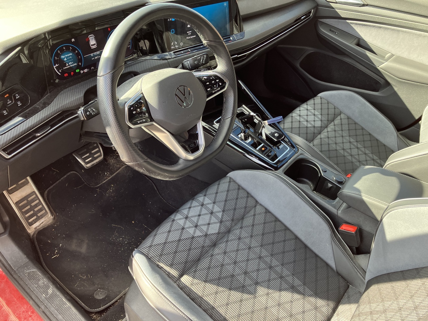 VOLKSWAGEN Golf 2023