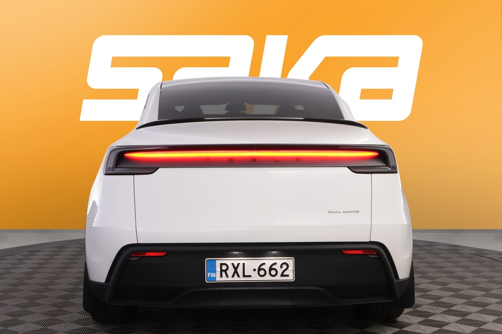 TESLA Model Y 2025