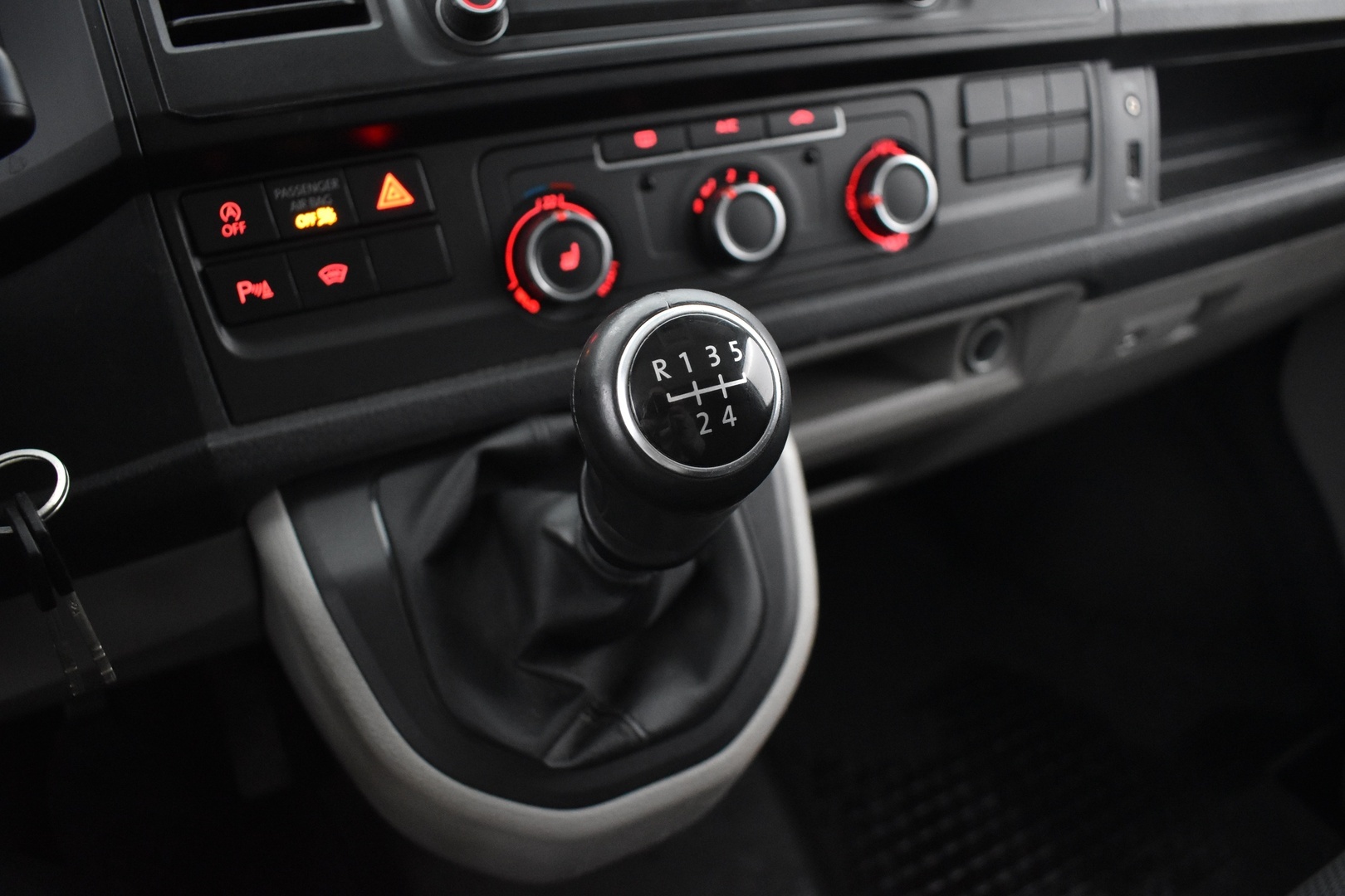 VOLKSWAGEN Transporter 2016