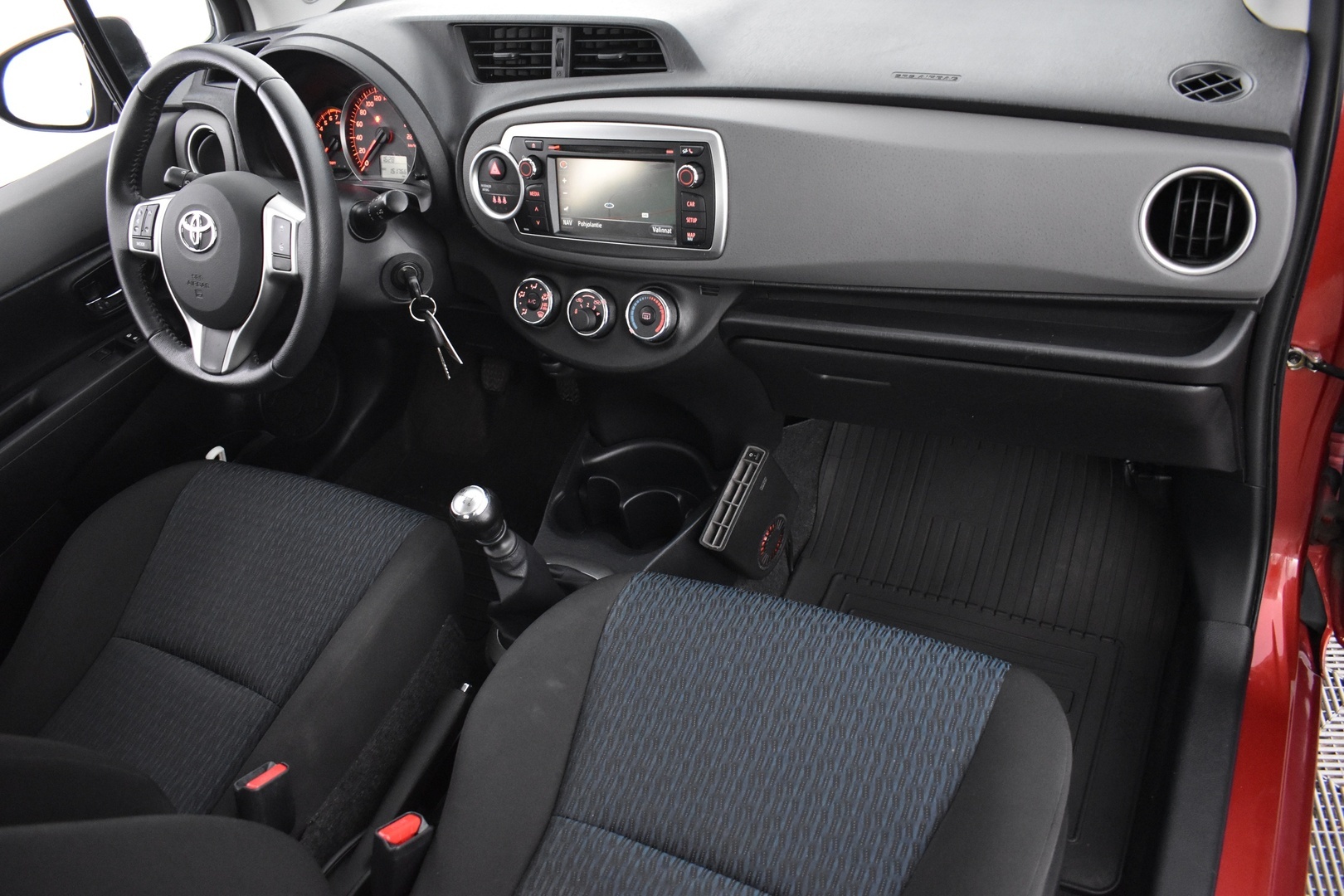 TOYOTA Yaris 2012