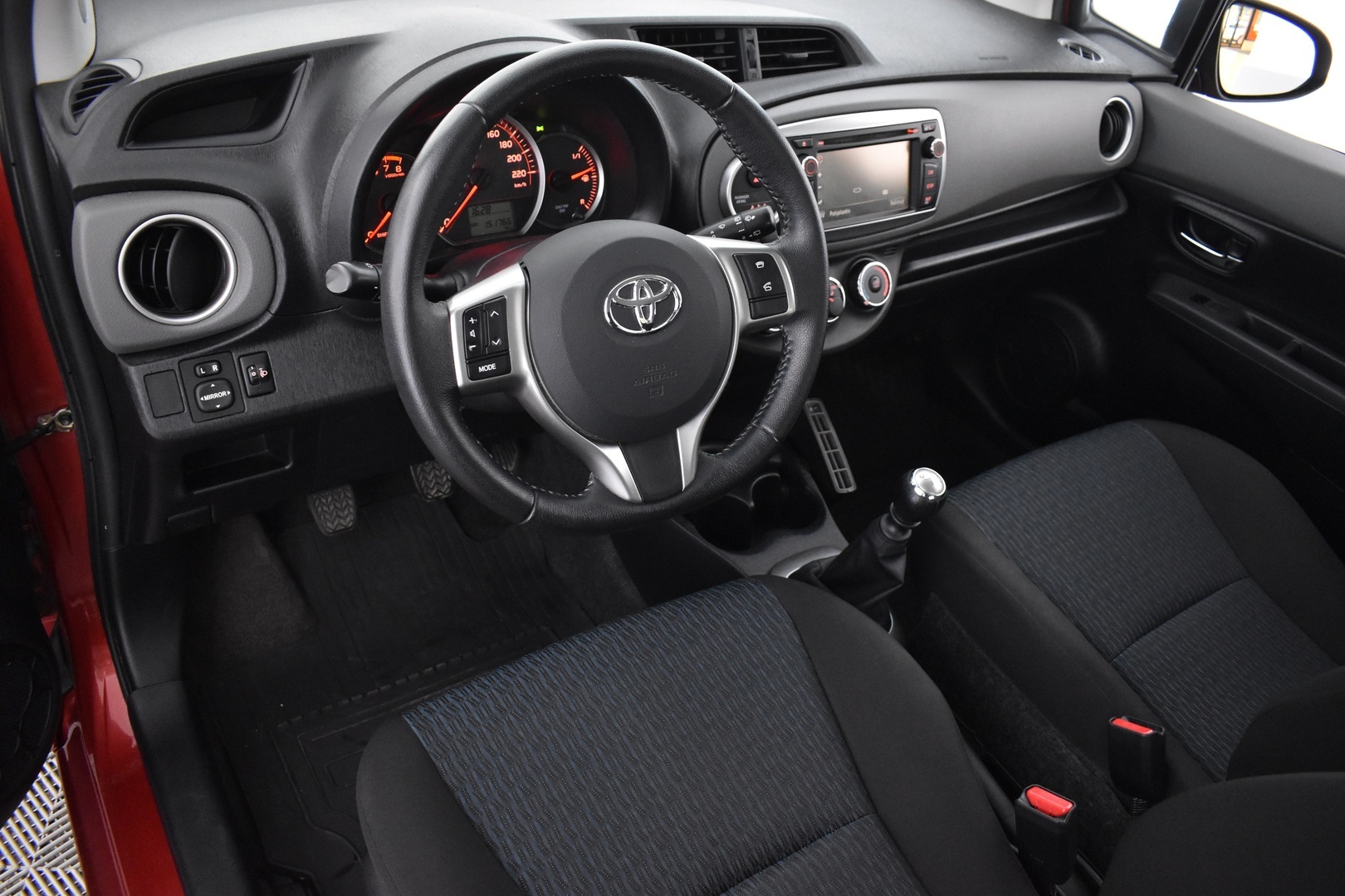 TOYOTA Yaris 2012