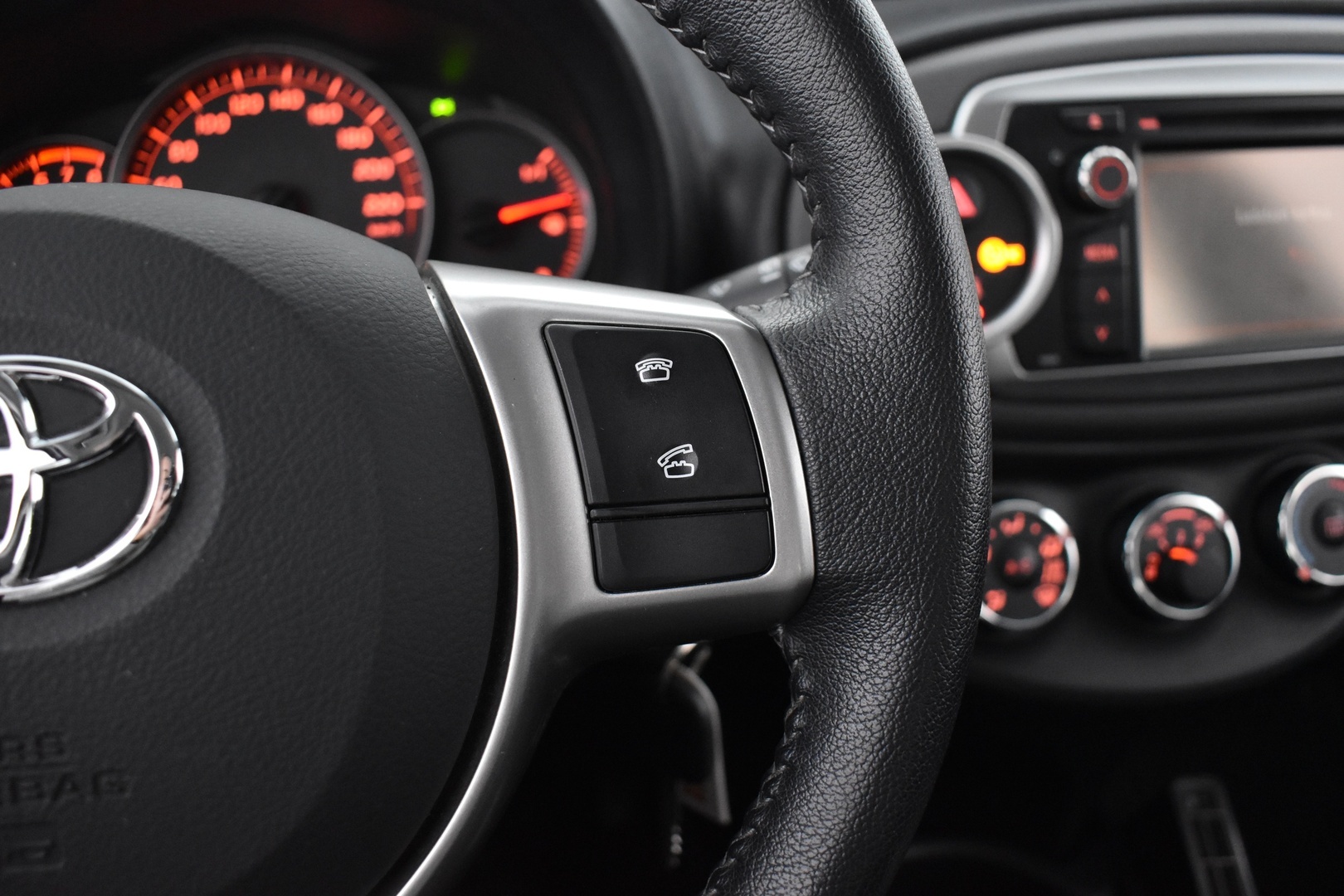 TOYOTA Yaris 2012