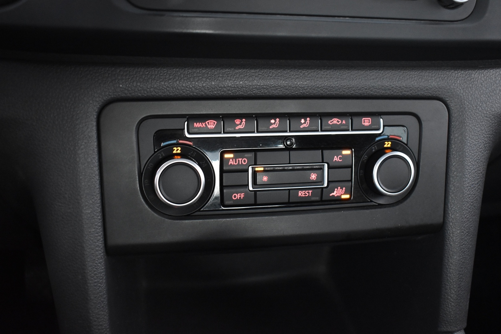 VOLKSWAGEN Amarok 2011