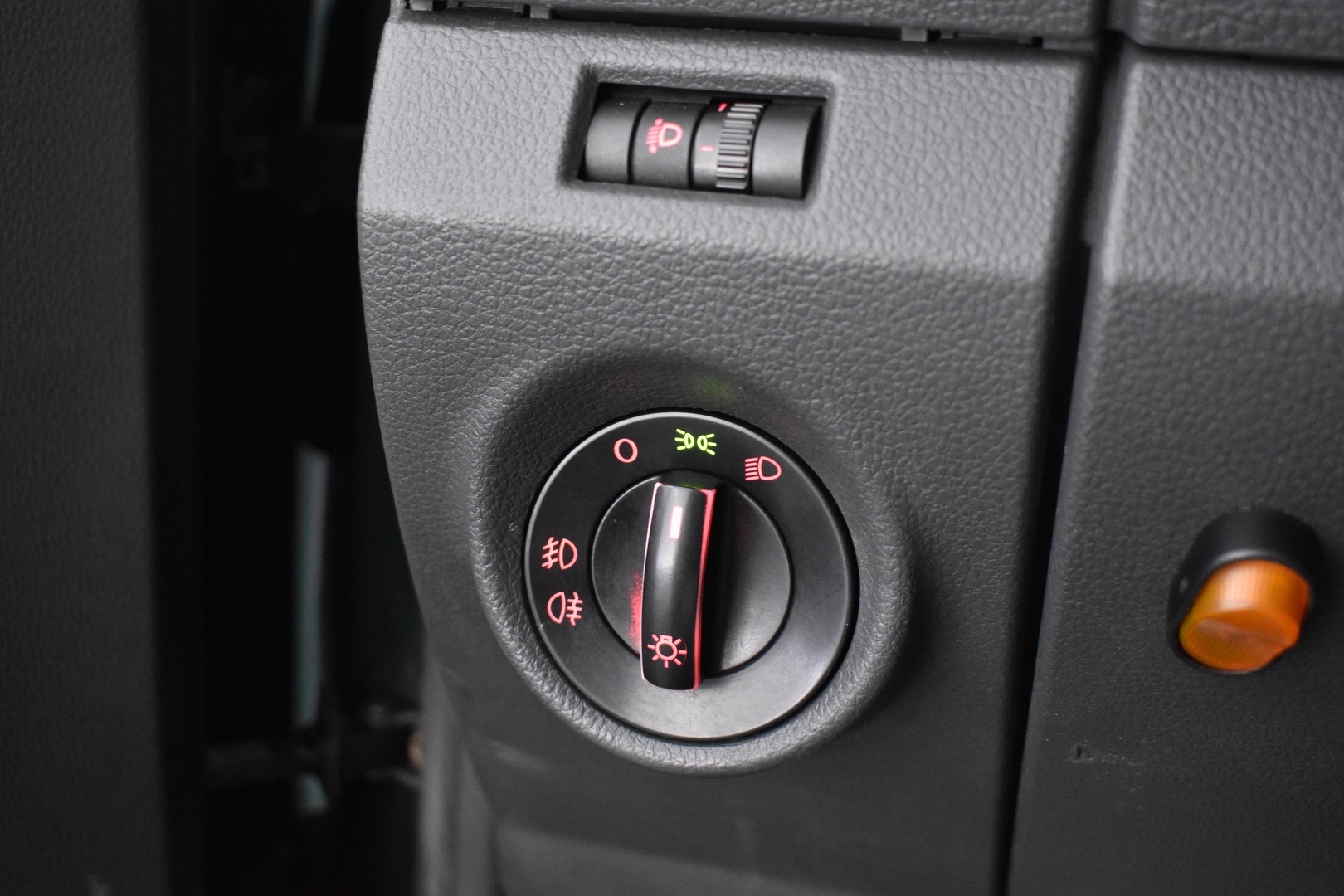 VOLKSWAGEN Amarok 2011