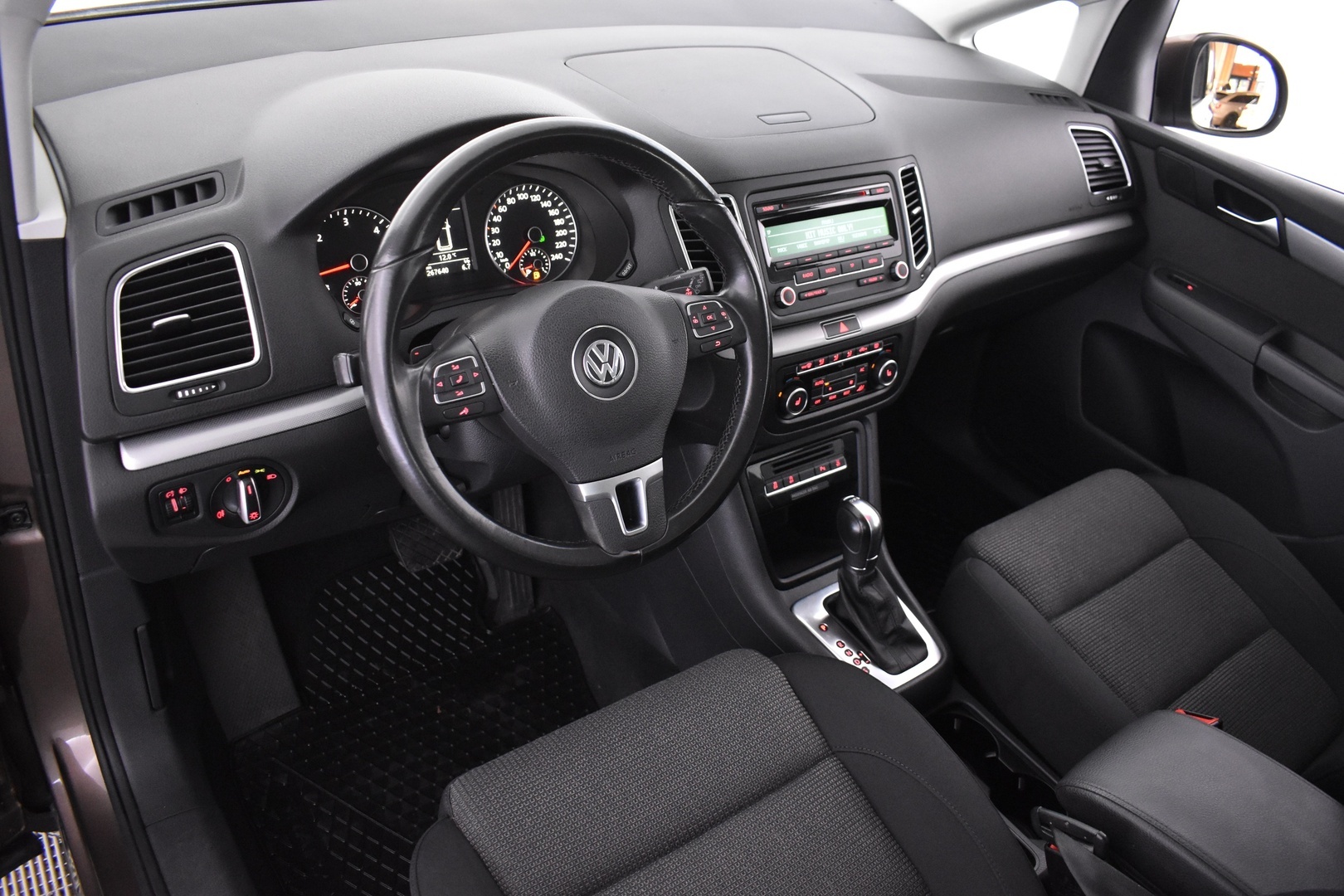 VOLKSWAGEN Sharan 2012