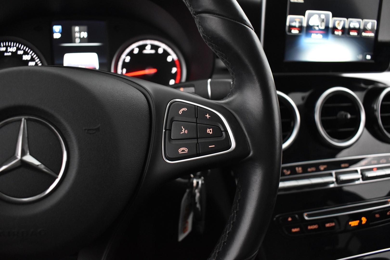 MERCEDES-BENZ C 2016