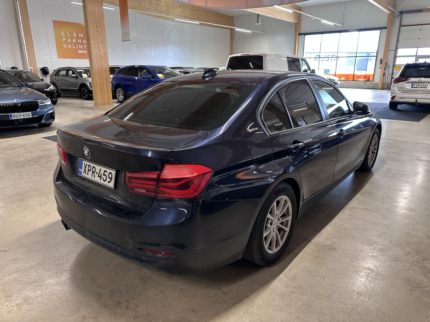 BMW 330 2017