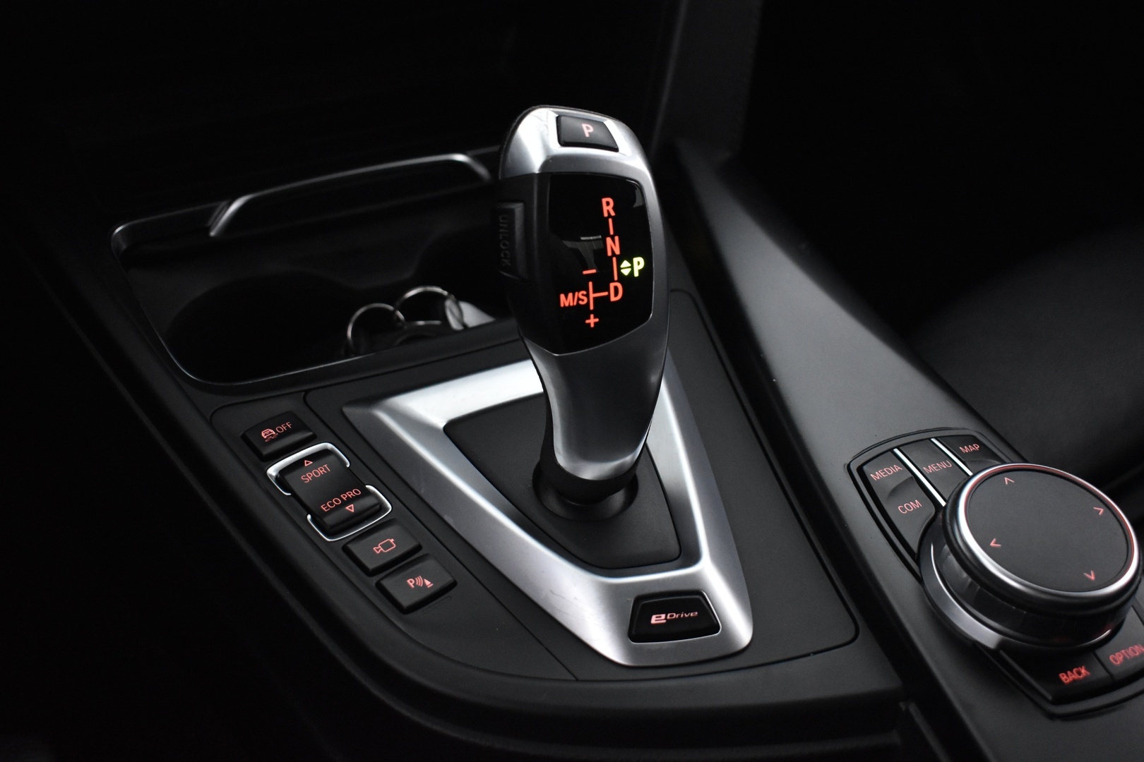 BMW 330 2016