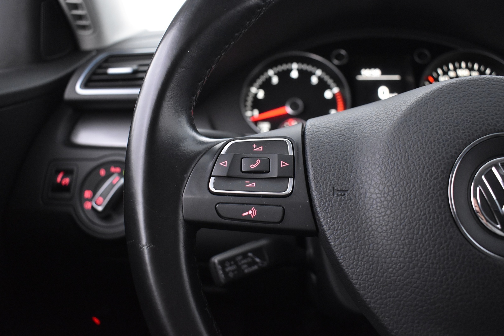 VOLKSWAGEN Passat 2014