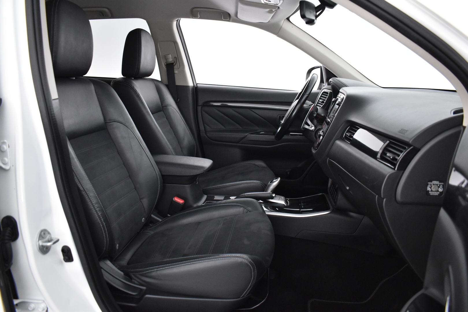 MITSUBISHI OUTLANDER PHEV 2016