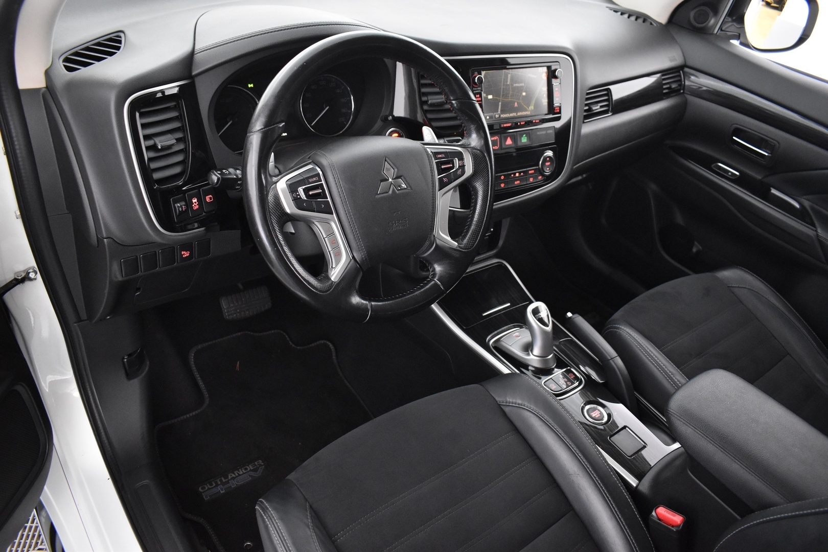 MITSUBISHI OUTLANDER PHEV 2016