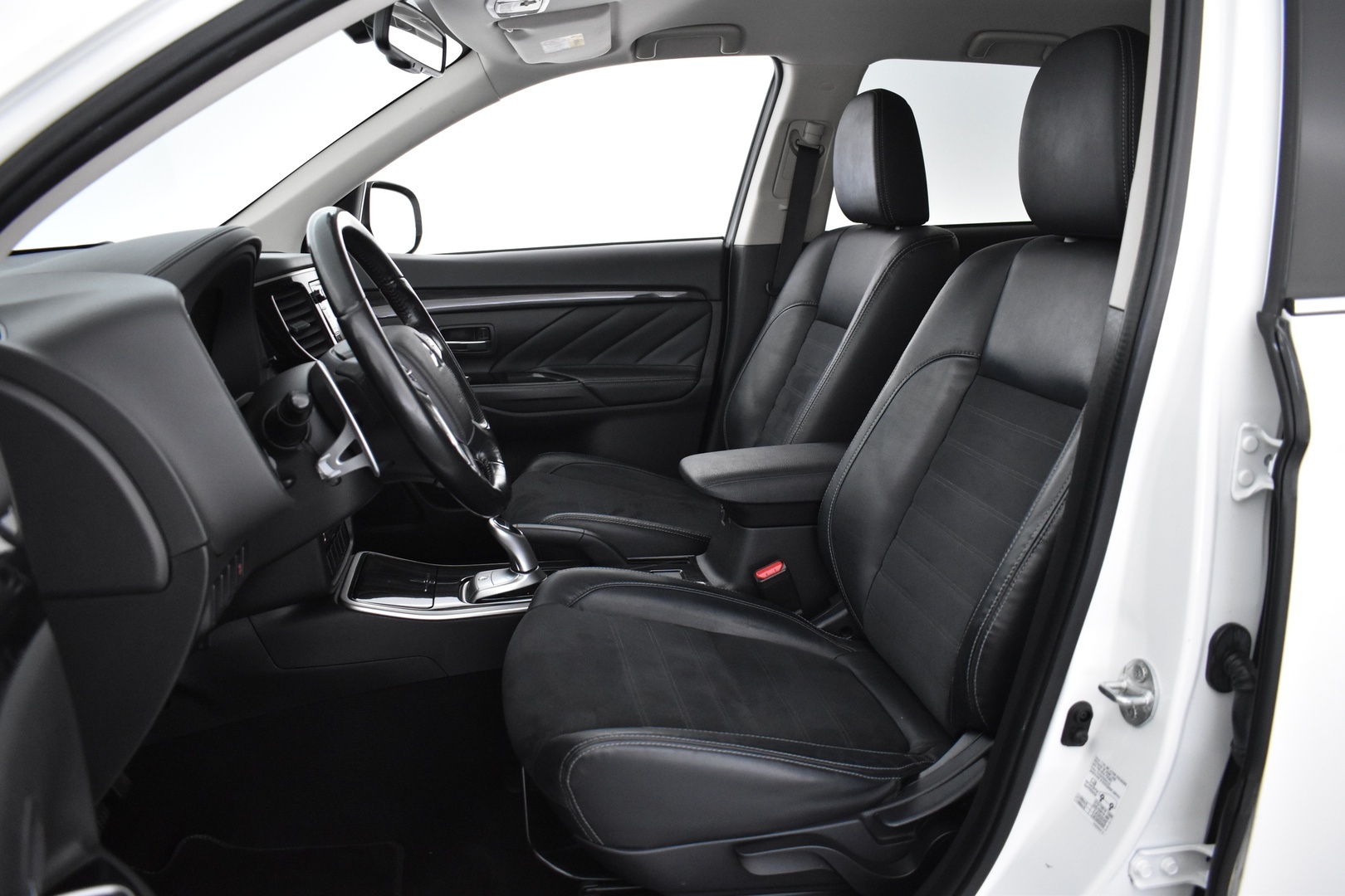 MITSUBISHI OUTLANDER PHEV 2016