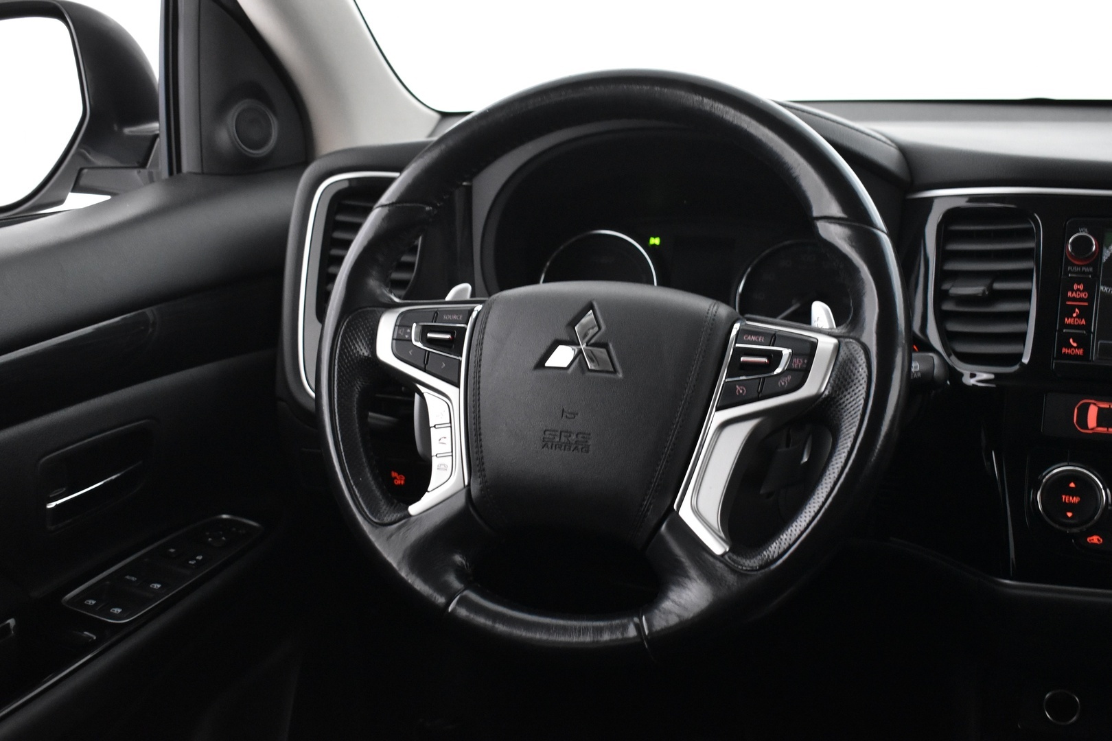 MITSUBISHI OUTLANDER PHEV 2016