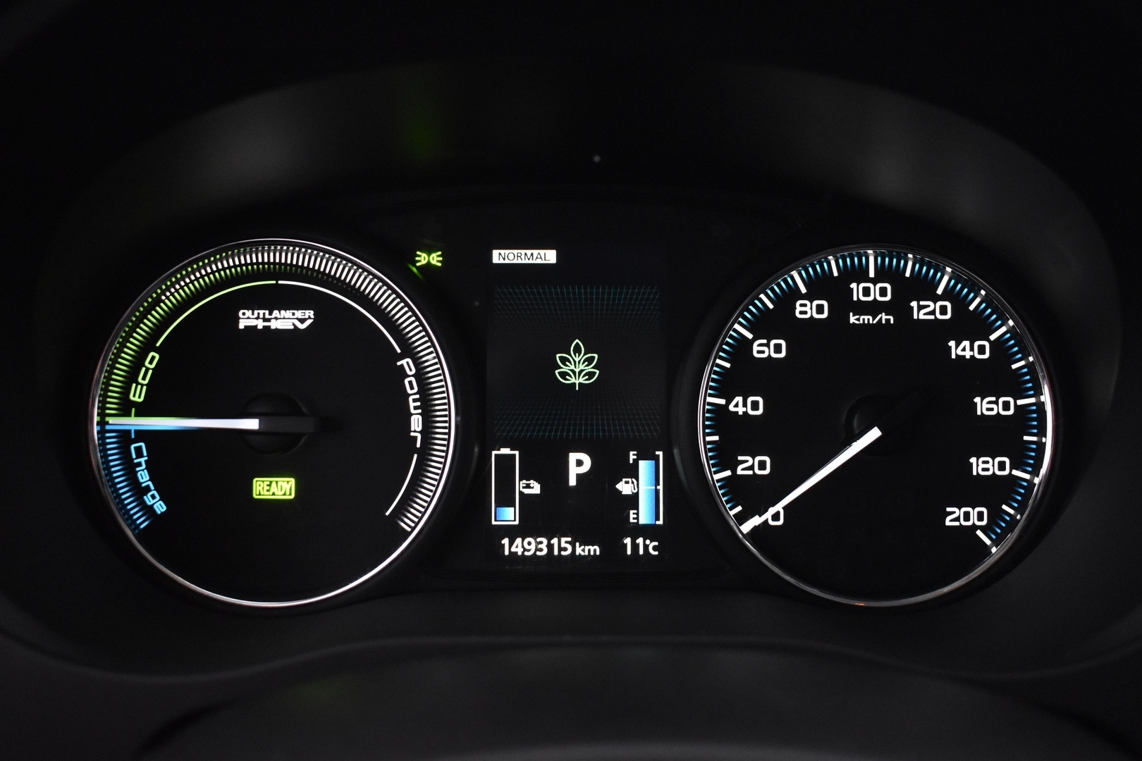 MITSUBISHI OUTLANDER PHEV 2016