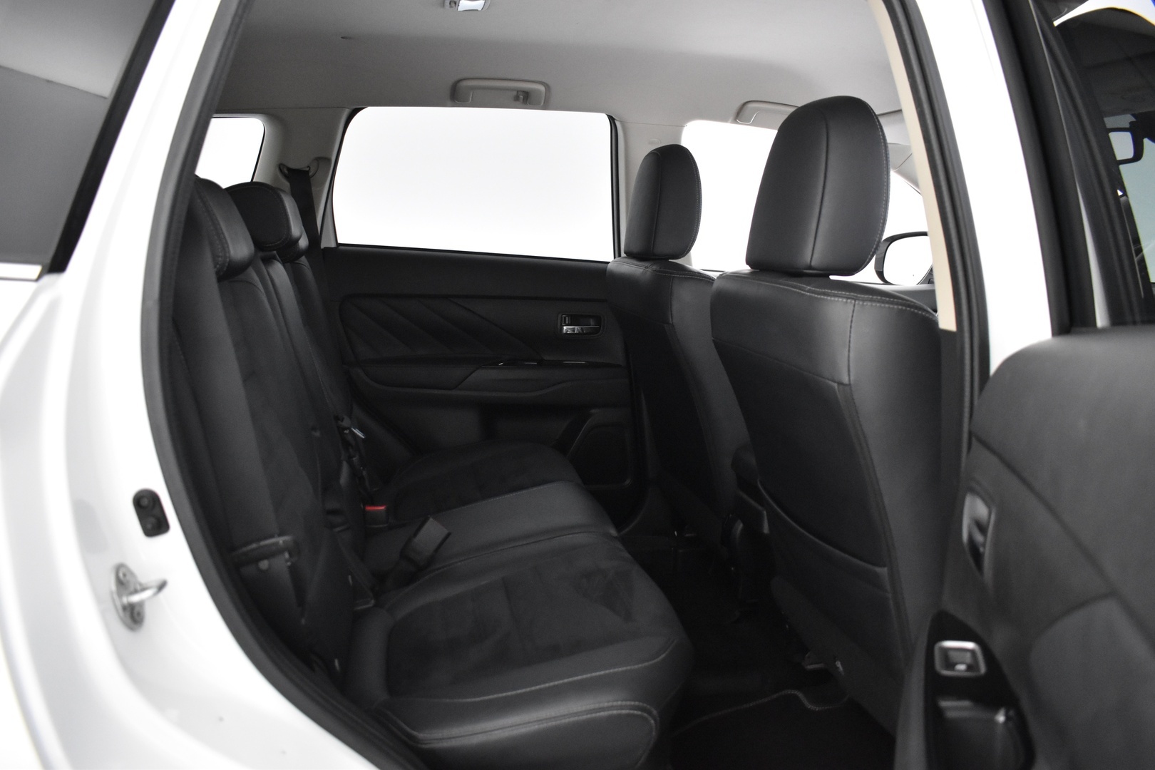 MITSUBISHI OUTLANDER PHEV 2016