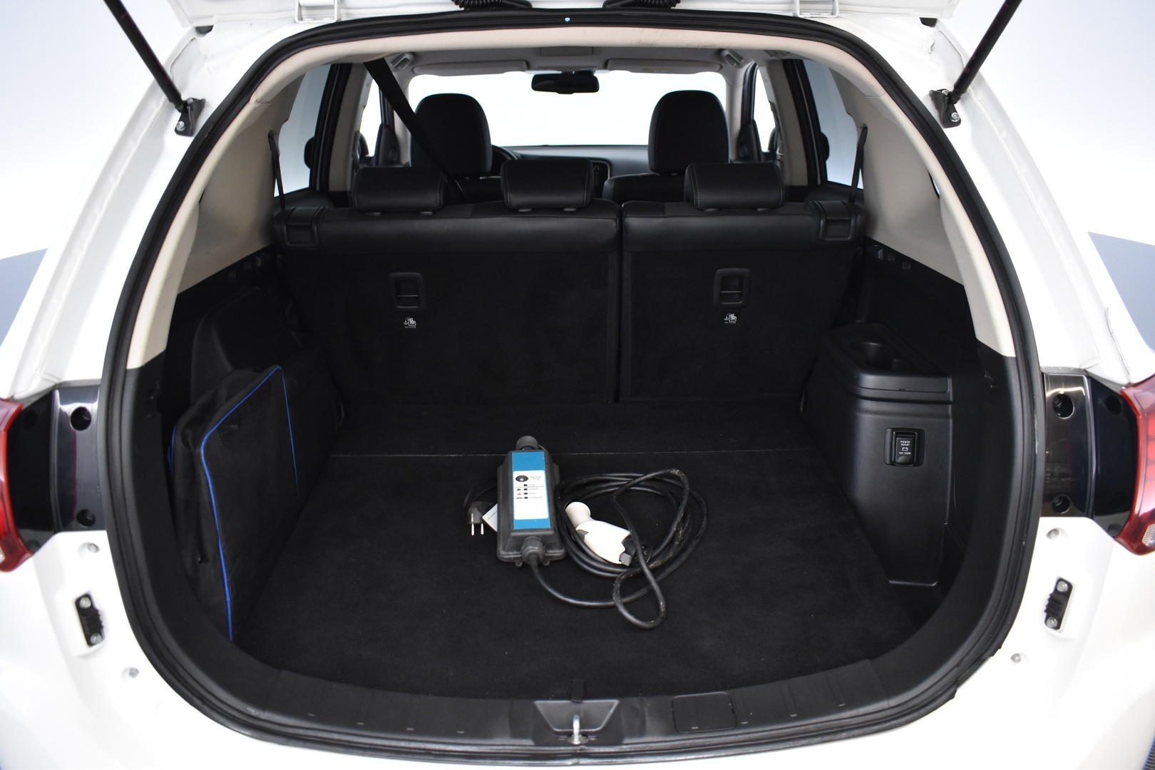 MITSUBISHI OUTLANDER PHEV 2016