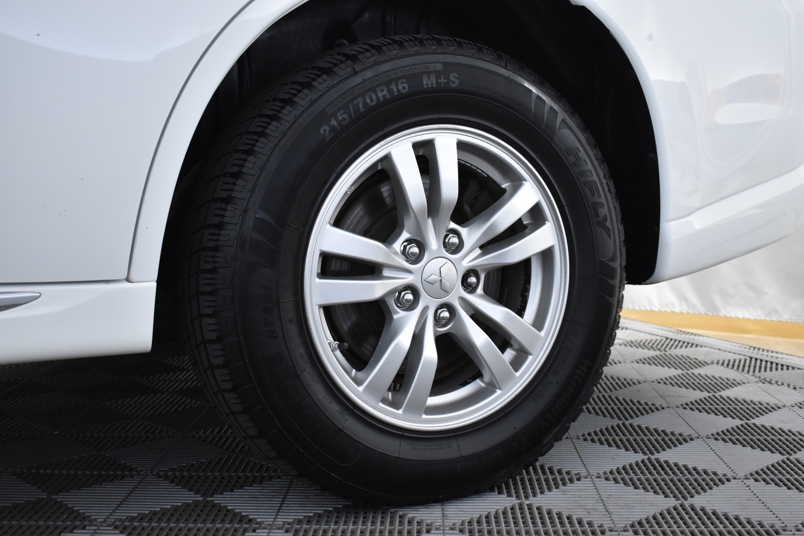 MITSUBISHI OUTLANDER PHEV 2016