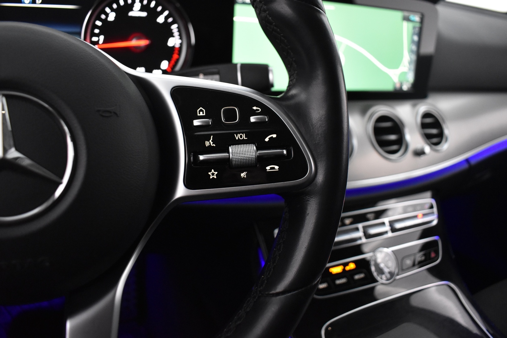 MERCEDES-BENZ E 2019