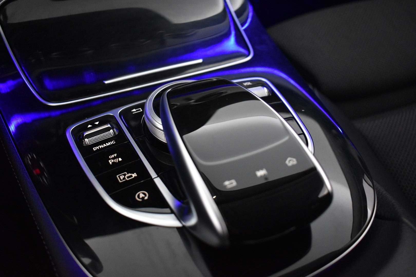 MERCEDES-BENZ E 2019