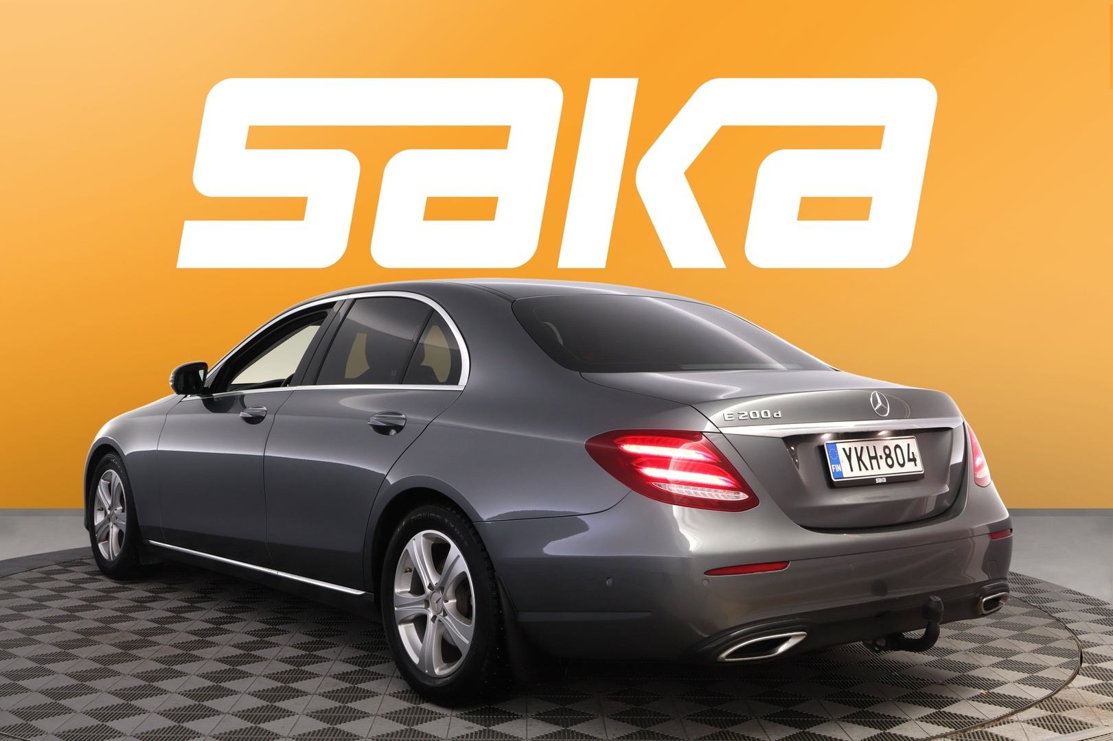 MERCEDES-BENZ E 2019