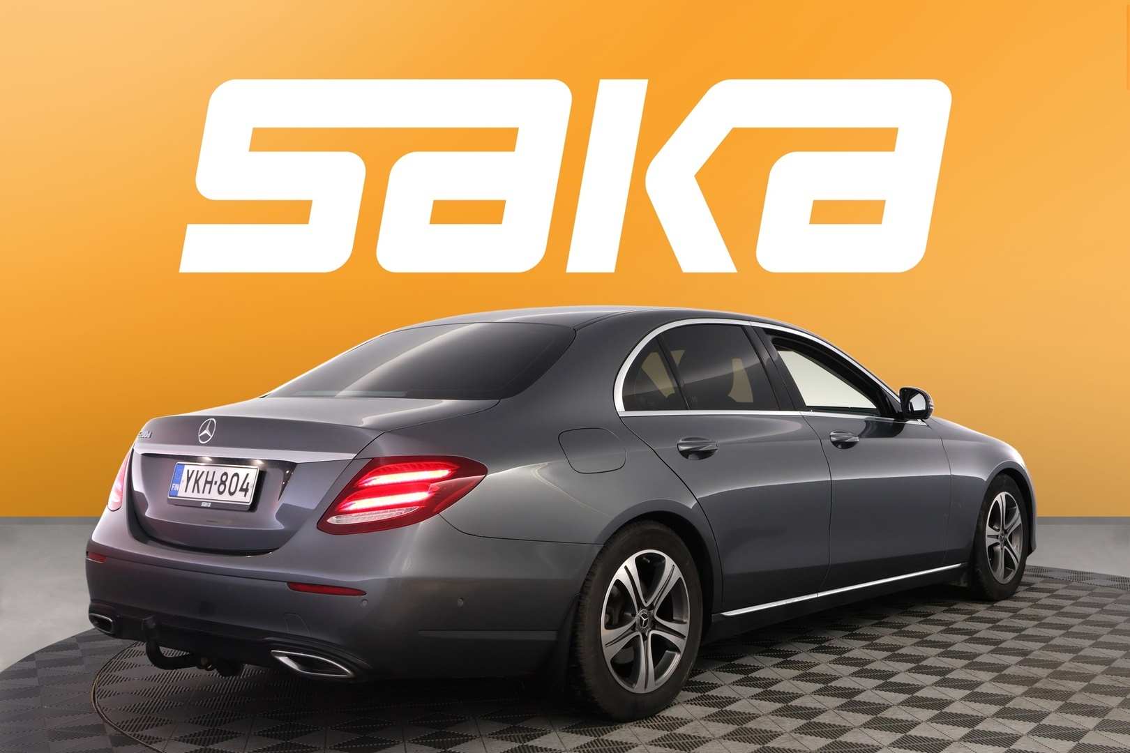 MERCEDES-BENZ E 2019