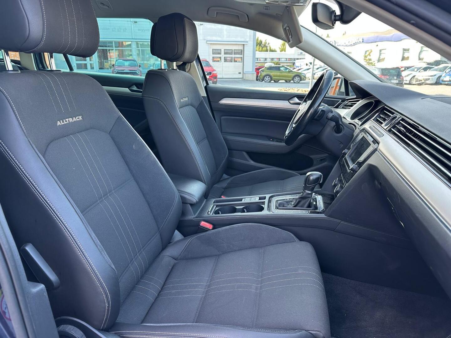 VOLKSWAGEN Passat 2017