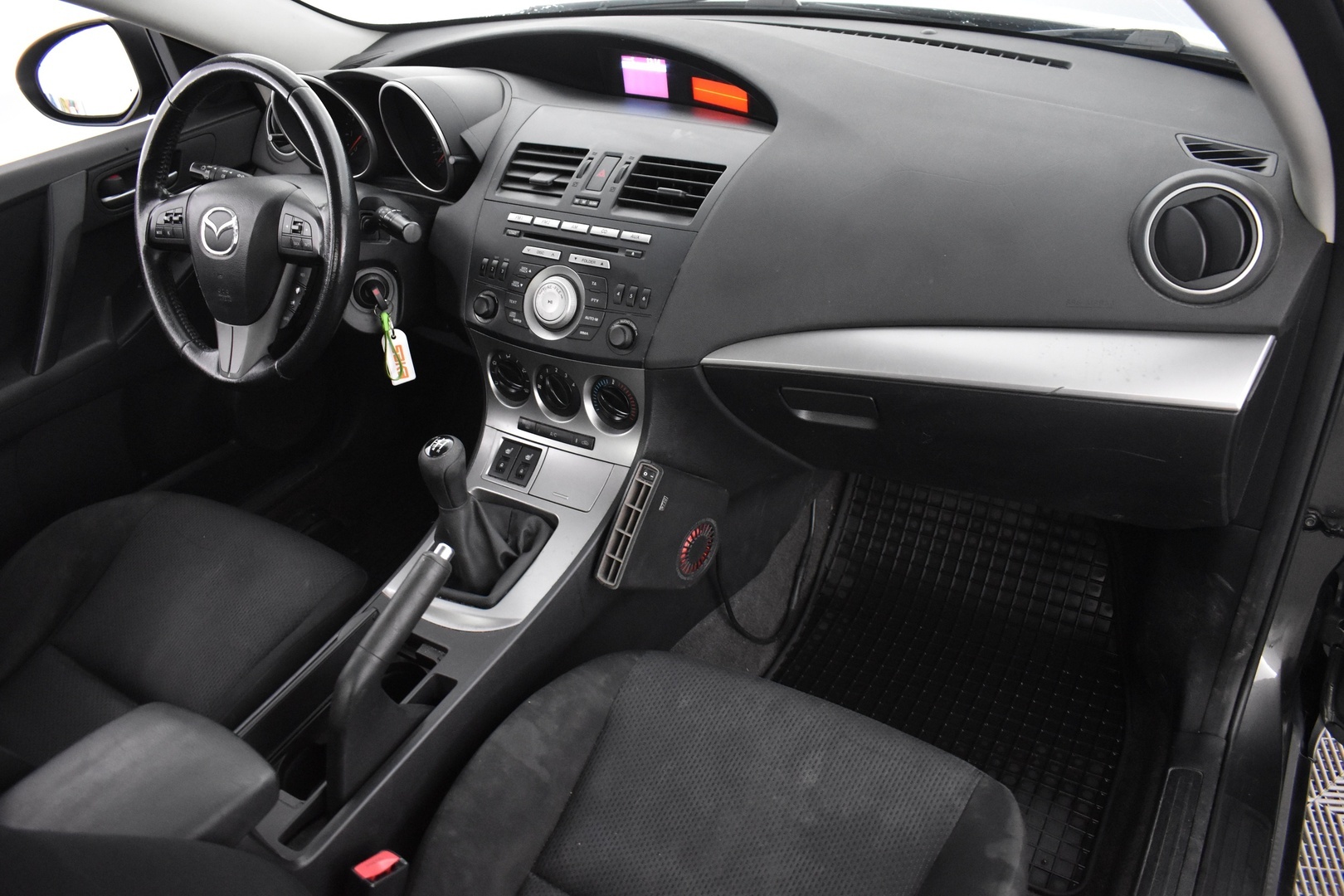 MAZDA 3 2011