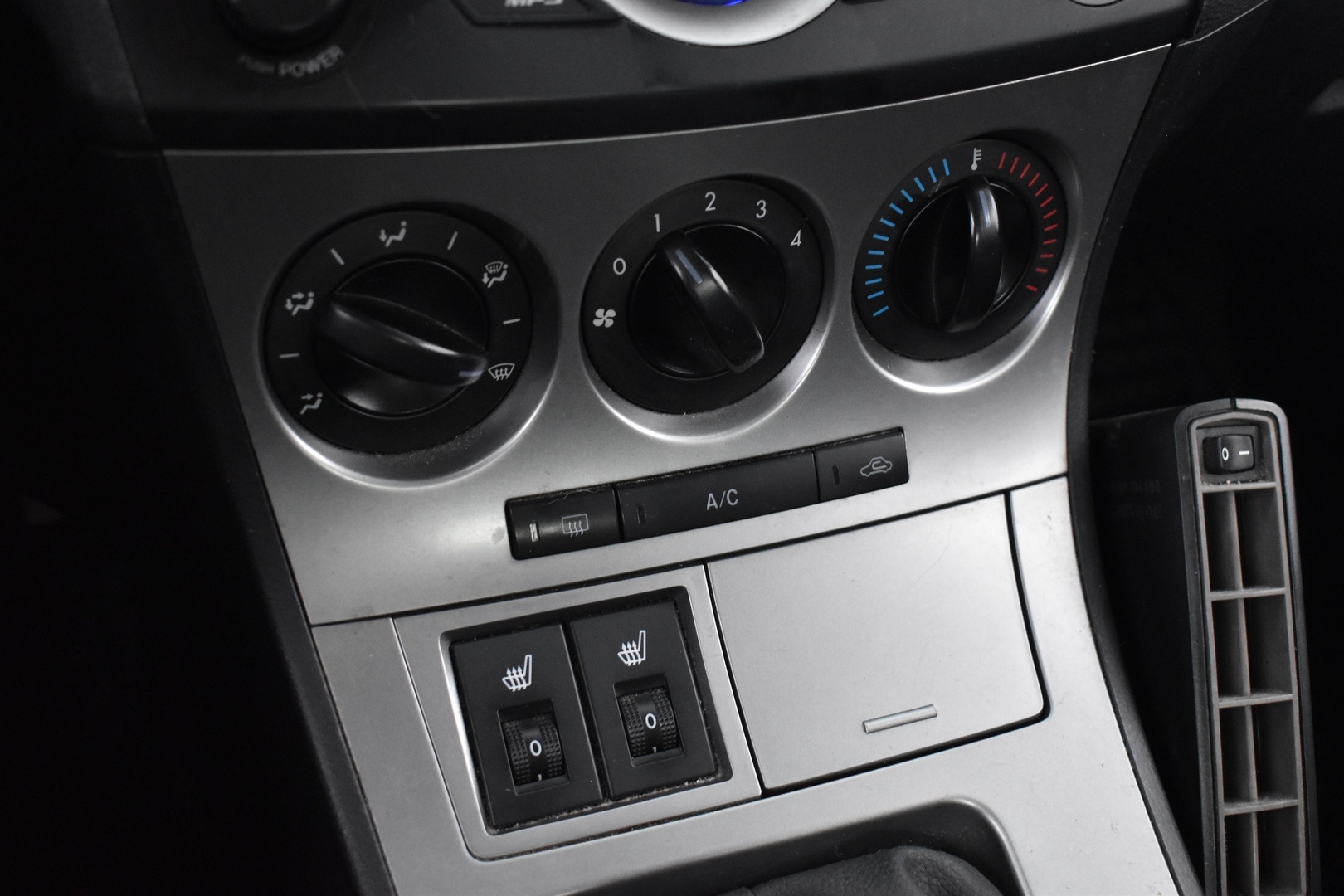 MAZDA 3 2011