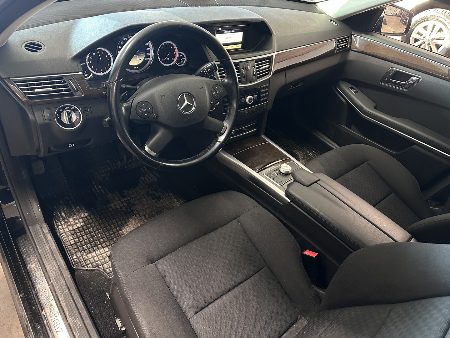 MERCEDES-BENZ E 2012