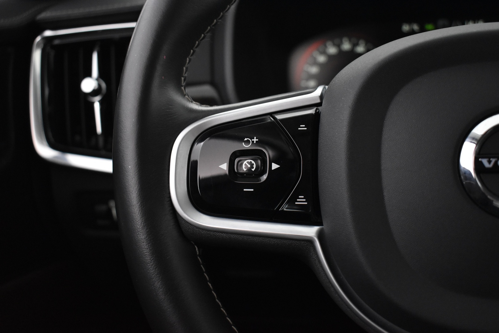 VOLVO V90 2020