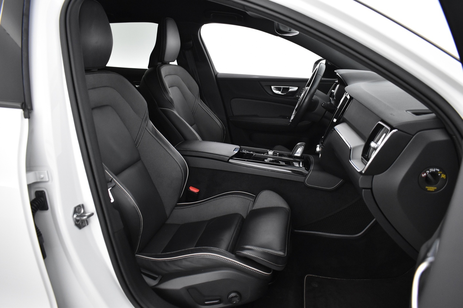 VOLVO V60 2021