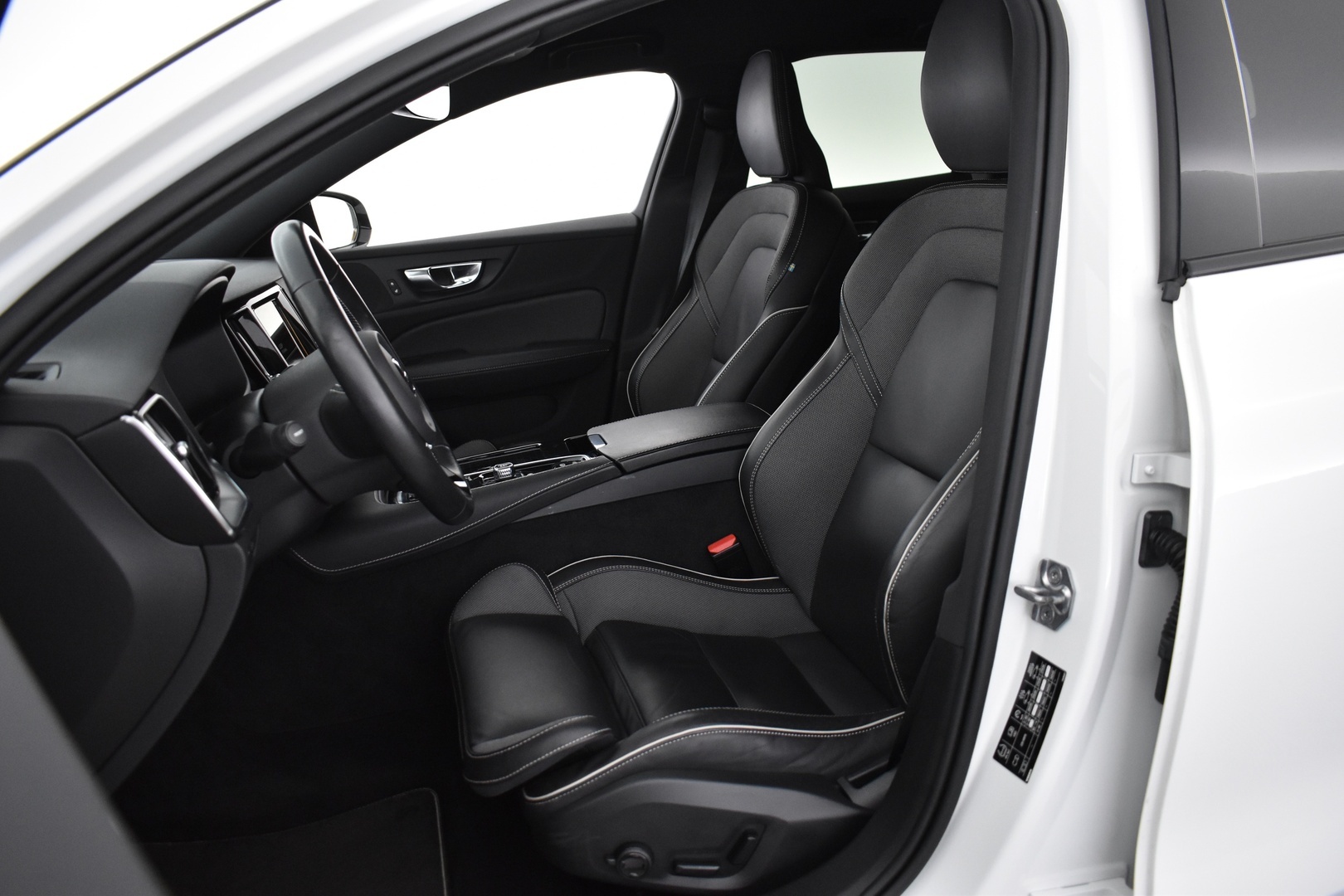 VOLVO V60 2021