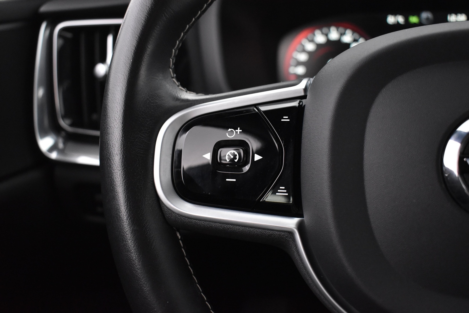 VOLVO V60 2021