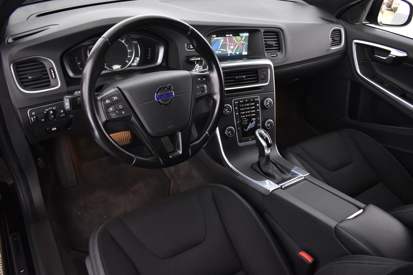 VOLVO V60 2016