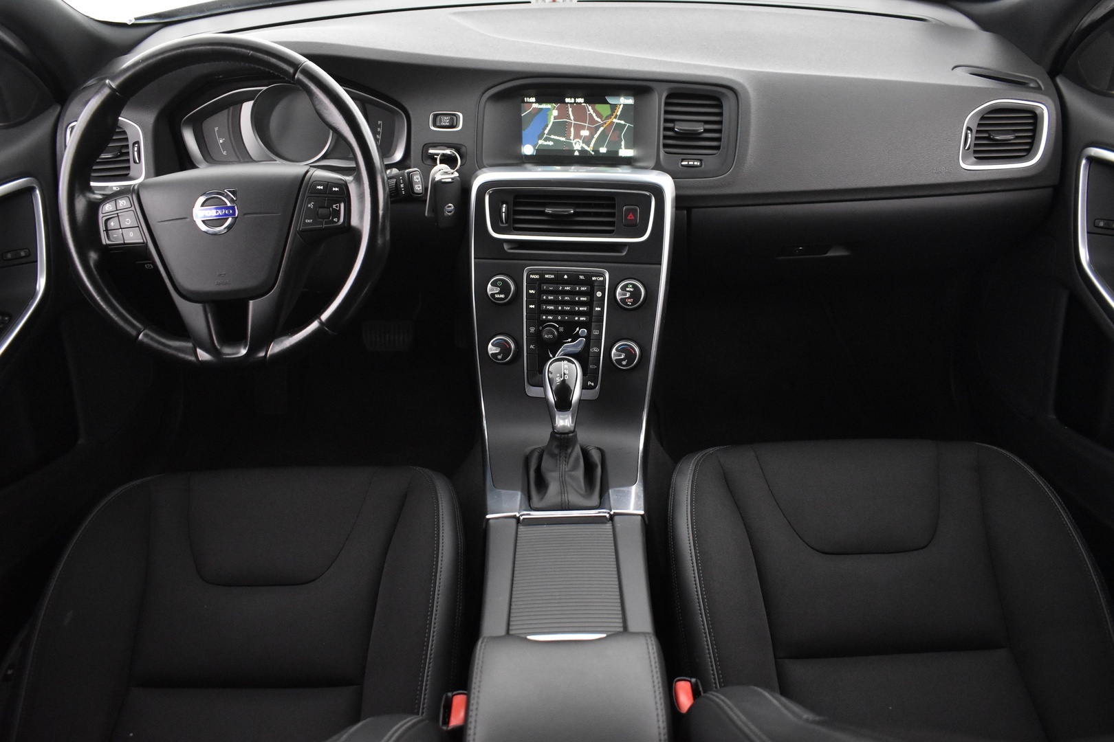 VOLVO V60 2016