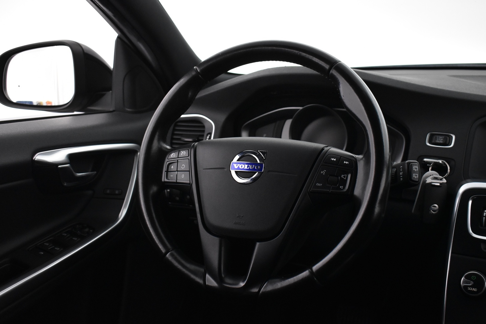 VOLVO V60 2016