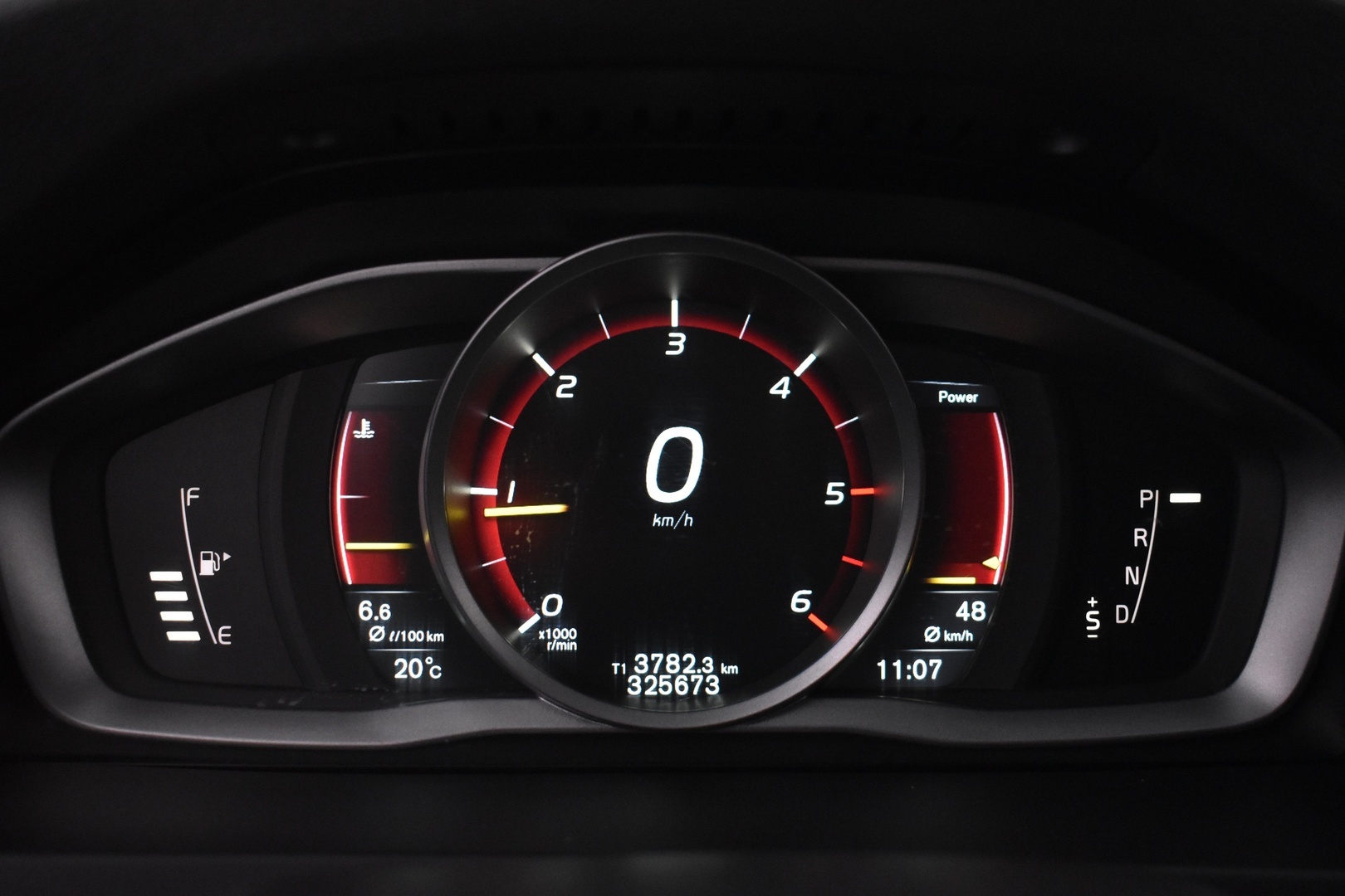 VOLVO V60 2016