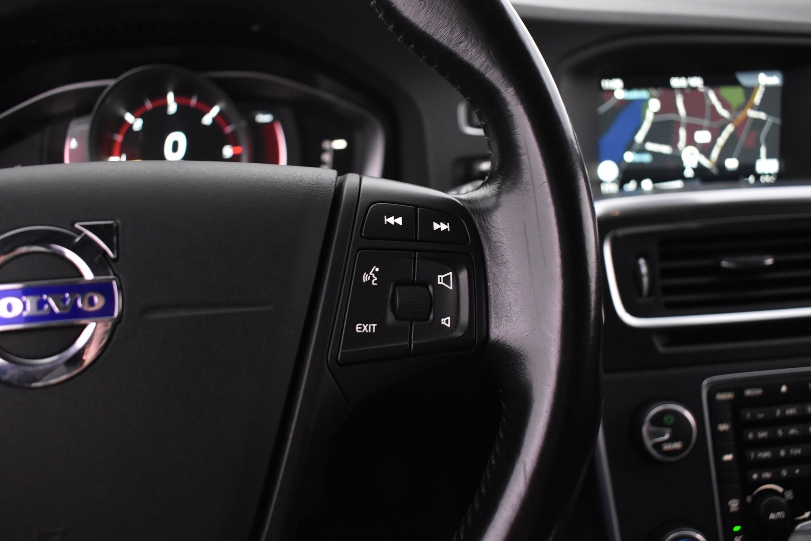 VOLVO V60 2016